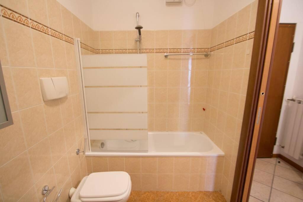 Appartamento Ristrutturato Con Terrazzo Varraze Exterior foto