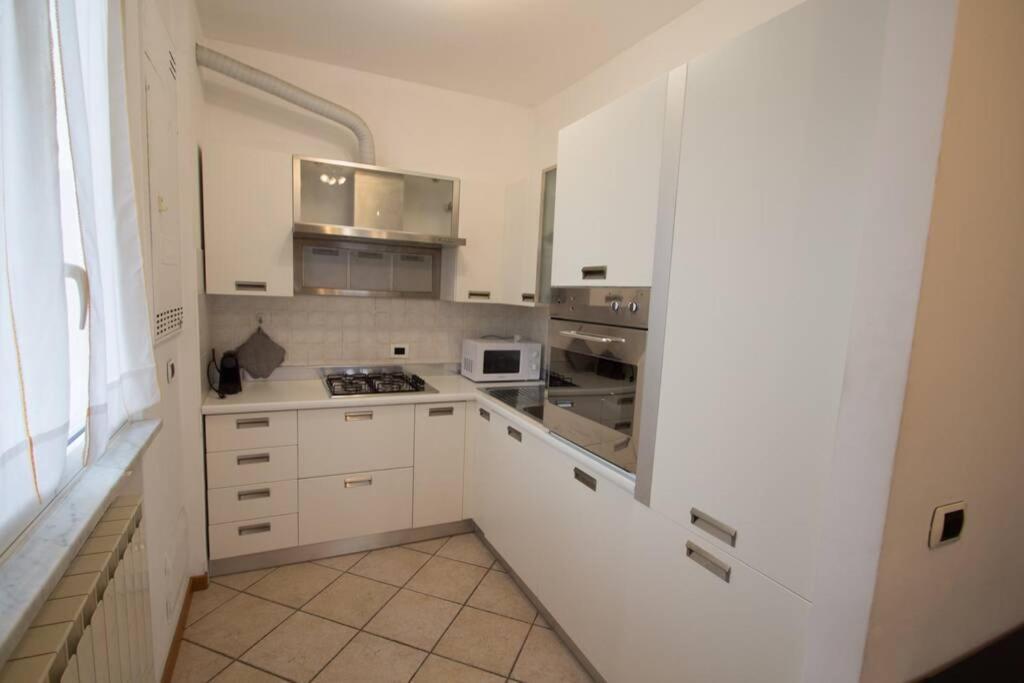 Appartamento Ristrutturato Con Terrazzo Varraze Exterior foto