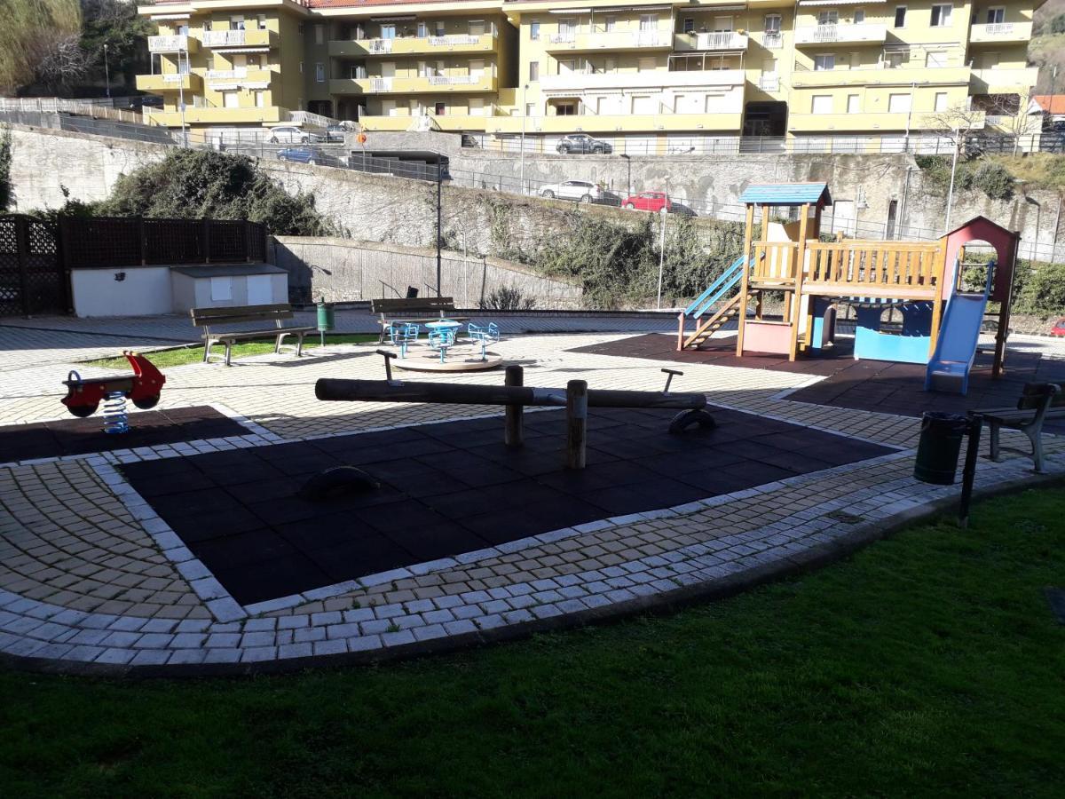 Appartamento Ristrutturato Con Terrazzo Varraze Exterior foto